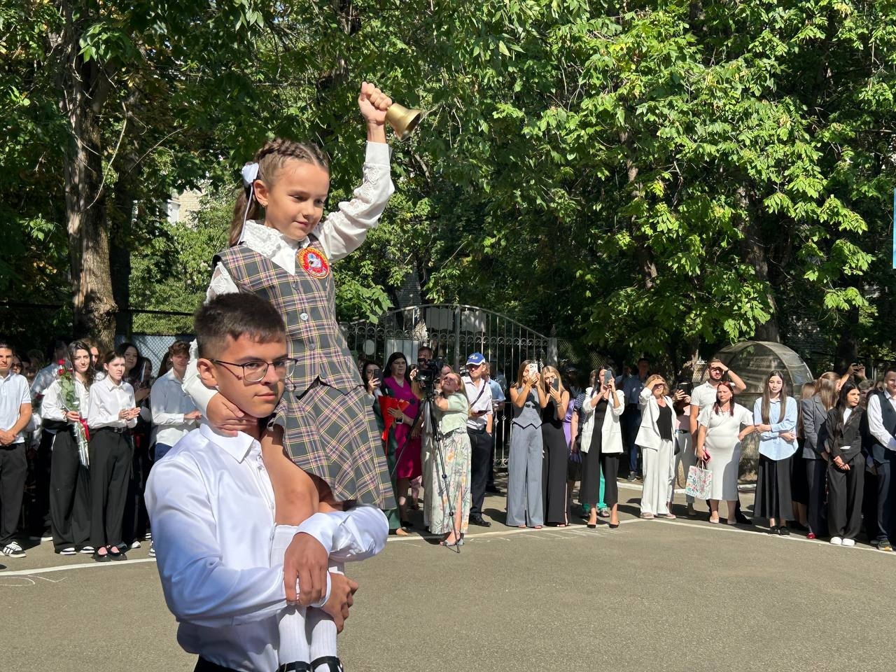 Первый звонок нового учебного года.